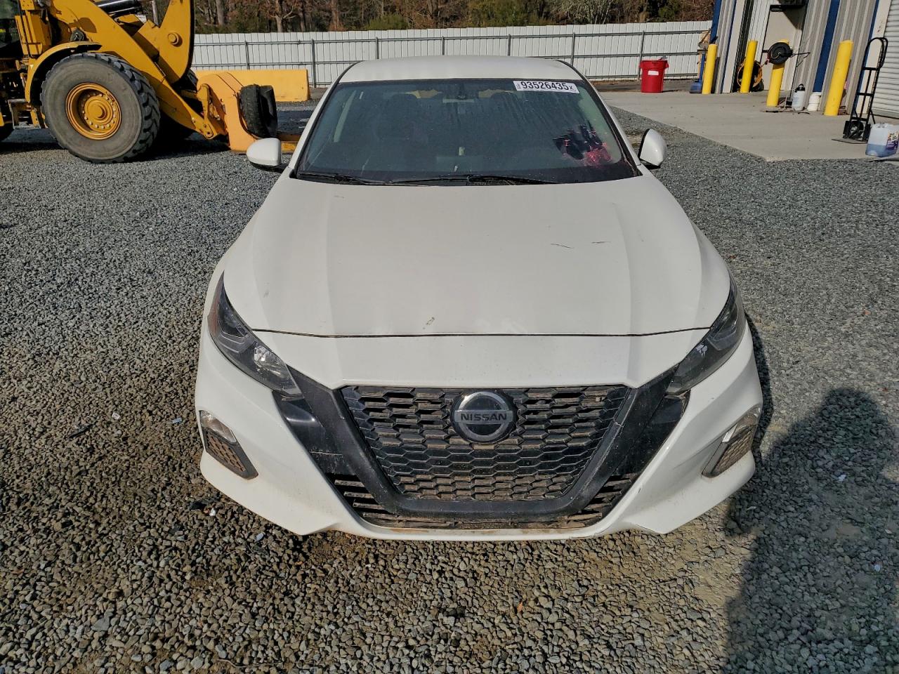 Nissan Altima S Image 5