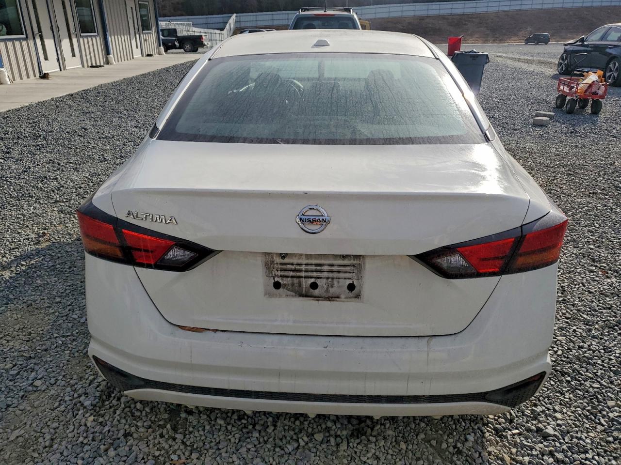 Nissan Altima S Image 2