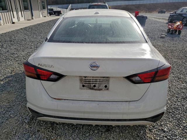 Nissan Altima S Image 2
