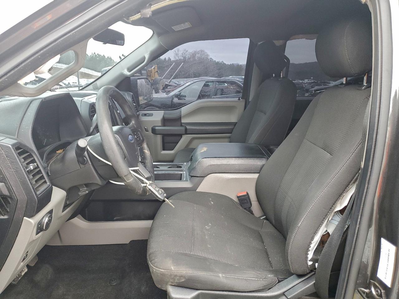 Ford F-150 Supercrew Image 8