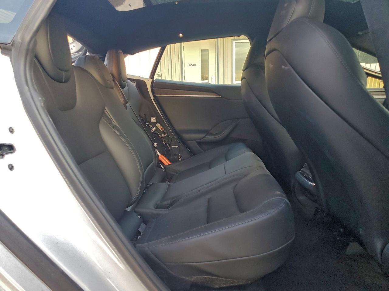 Tesla Model S Image 11