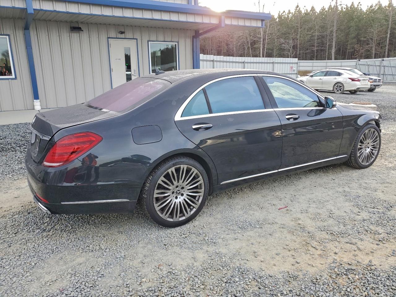 Mercedes-Benz S-Class 560 Image 4