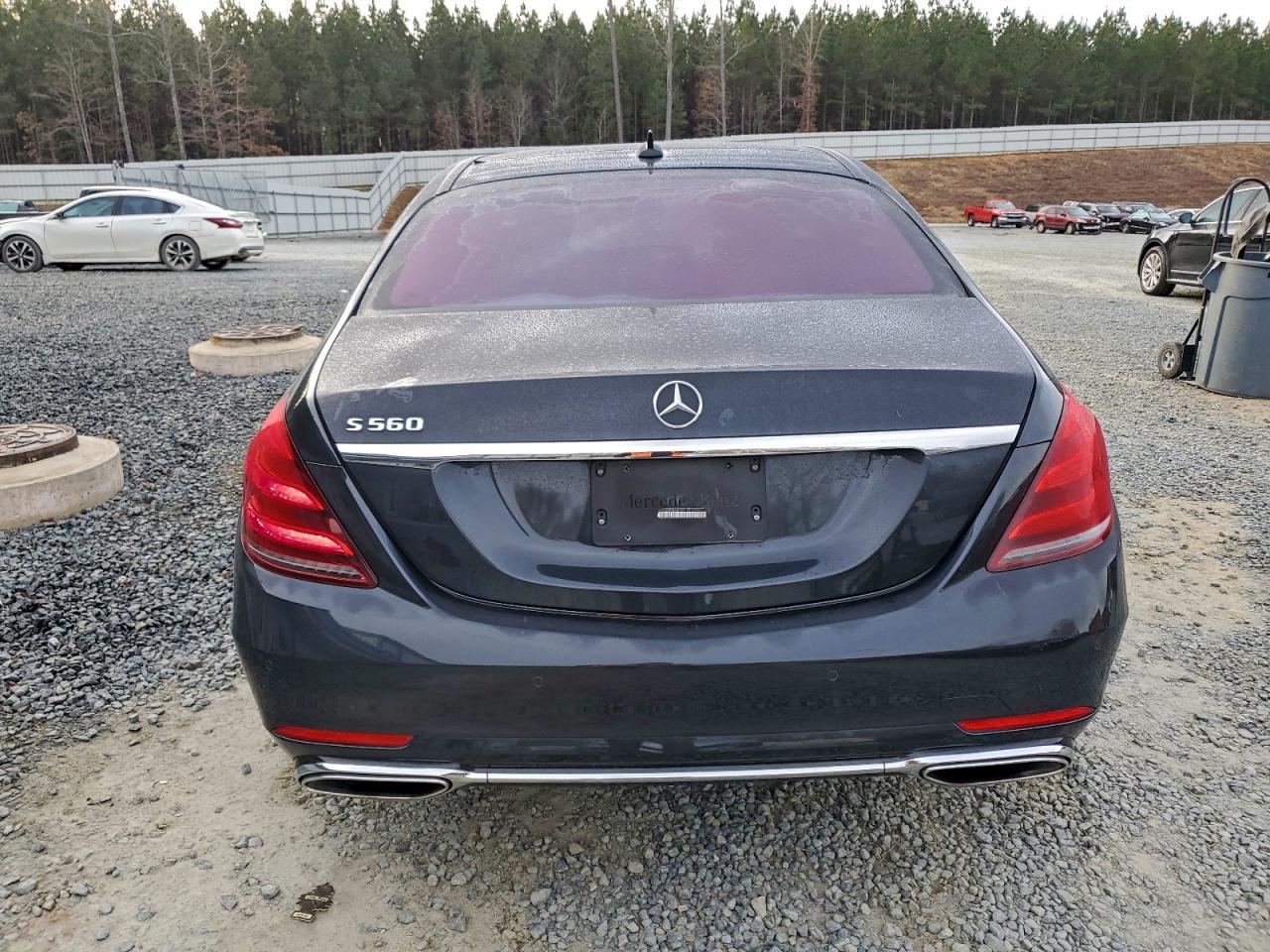 Mercedes-Benz S-Class 560 Image 3