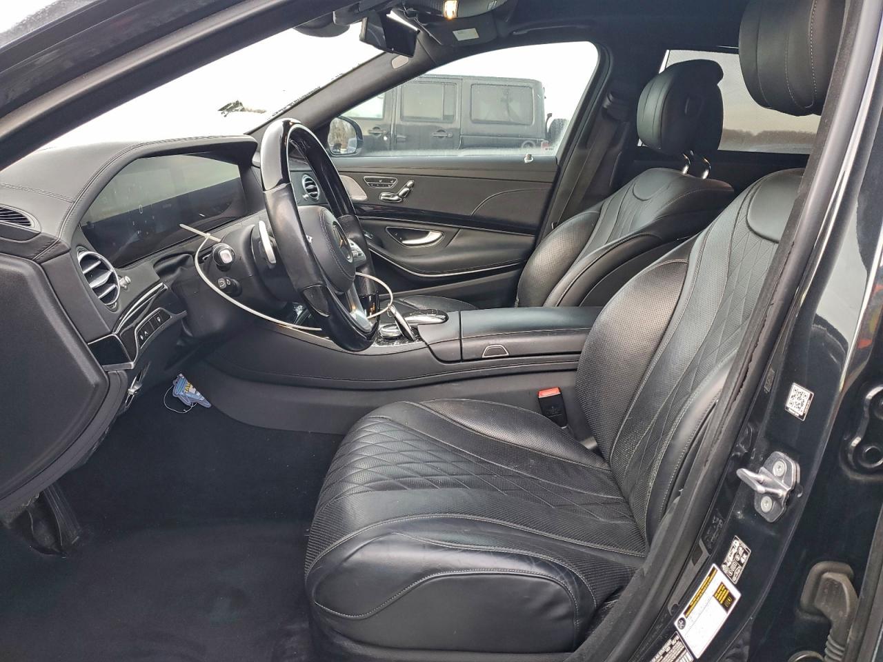 Mercedes-Benz S-Class 560 Image 12