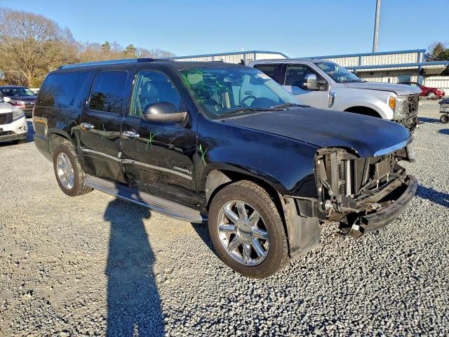 GMC Yukon Denali Image 7