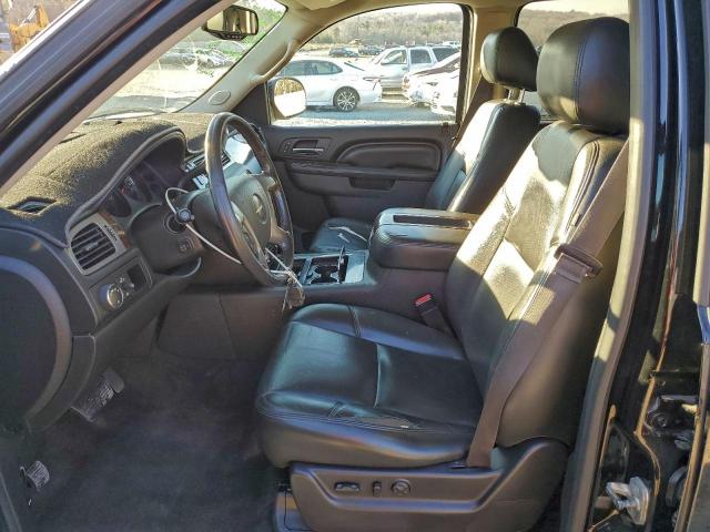 GMC Yukon Denali Image 6