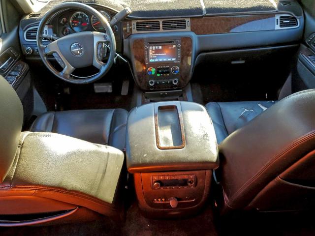 GMC Yukon Denali Image 4