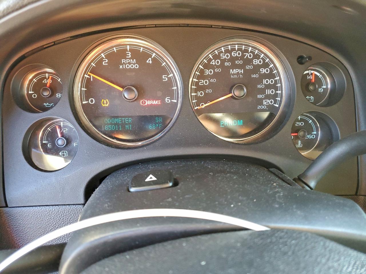 GMC Yukon Denali Image 11