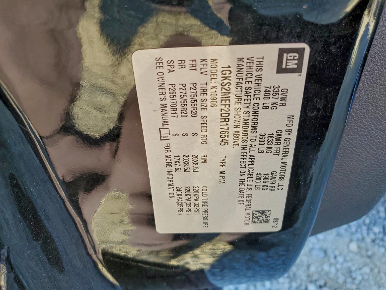 GMC Yukon Denali Image 8