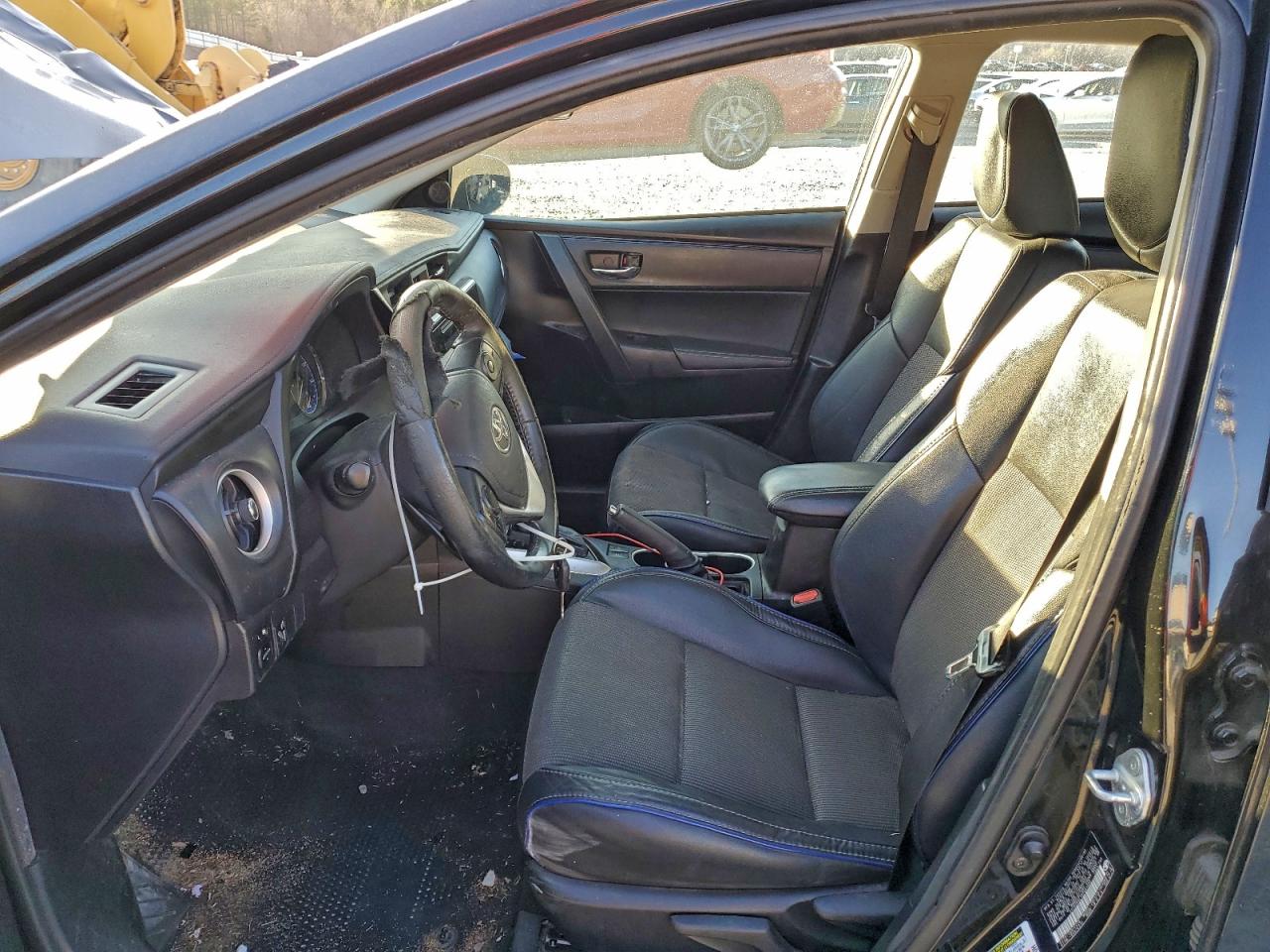 Toyota Corolla L Image 4