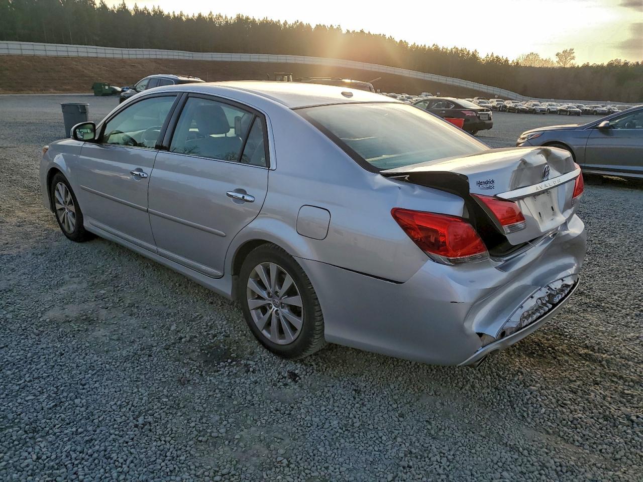 Toyota Avalon Base Image 2