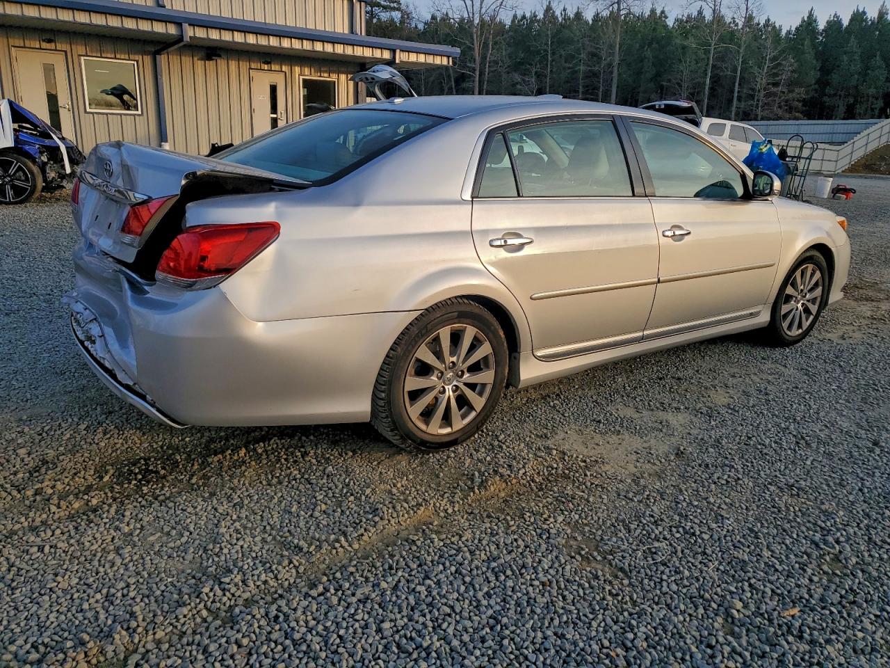 Toyota Avalon Base Image 4