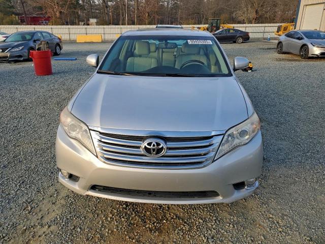 Toyota Avalon Base Image 9