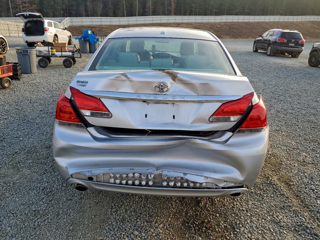 Toyota Avalon Base Image 7