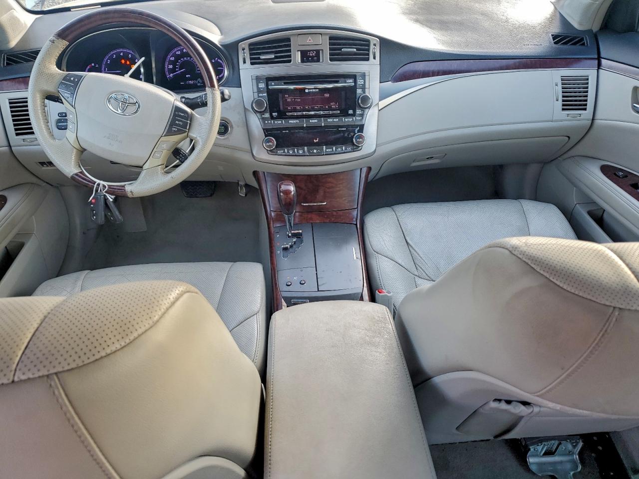 Toyota Avalon Base Image 8