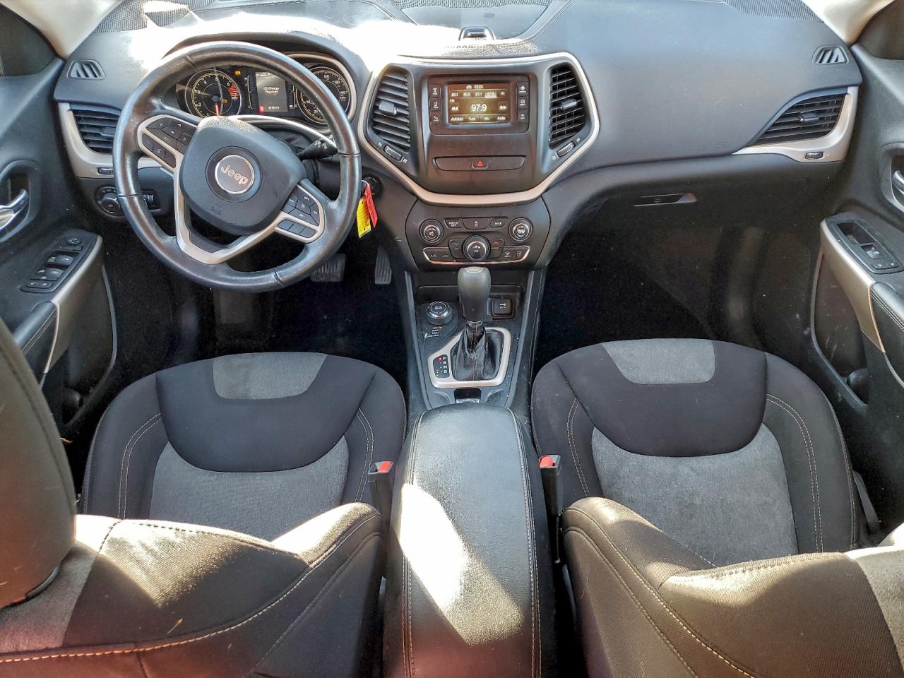 Jeep Grand Cherokee Latitude Image 8