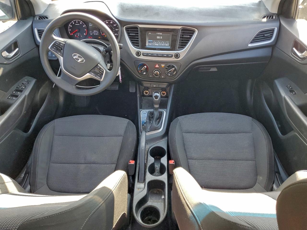 Hyundai ACCENT Se Image 9