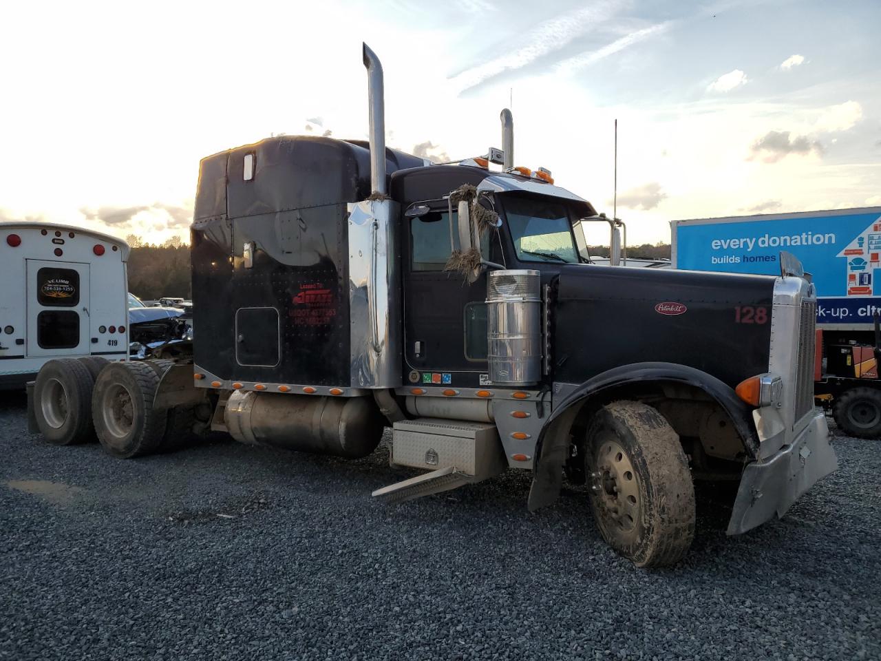 Peterbilt Tractor 379 Image 1