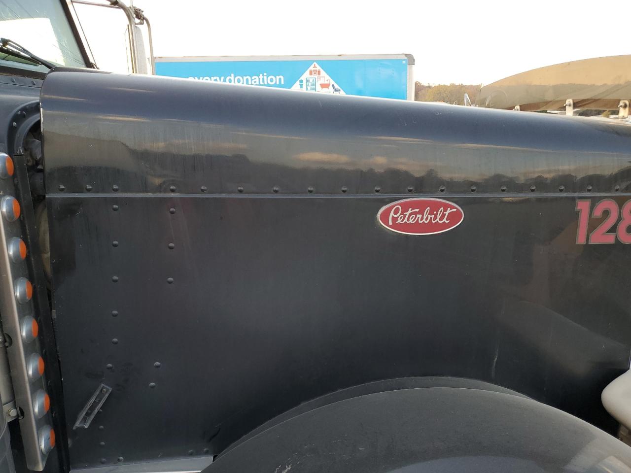 Peterbilt Tractor 379 Image 9