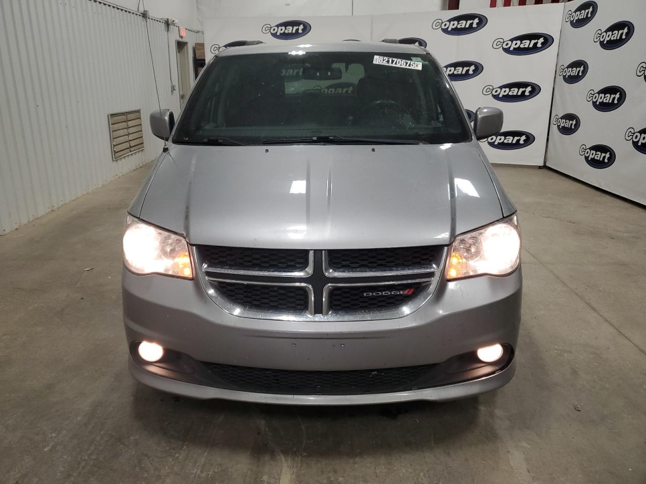 Dodge Caravan Sxt Image 2