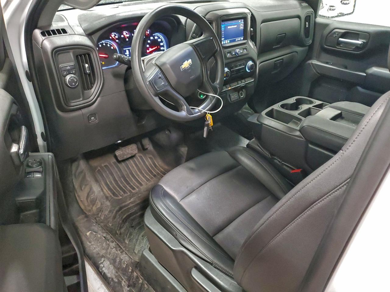 Chevrolet Silverado C1500 Image 3