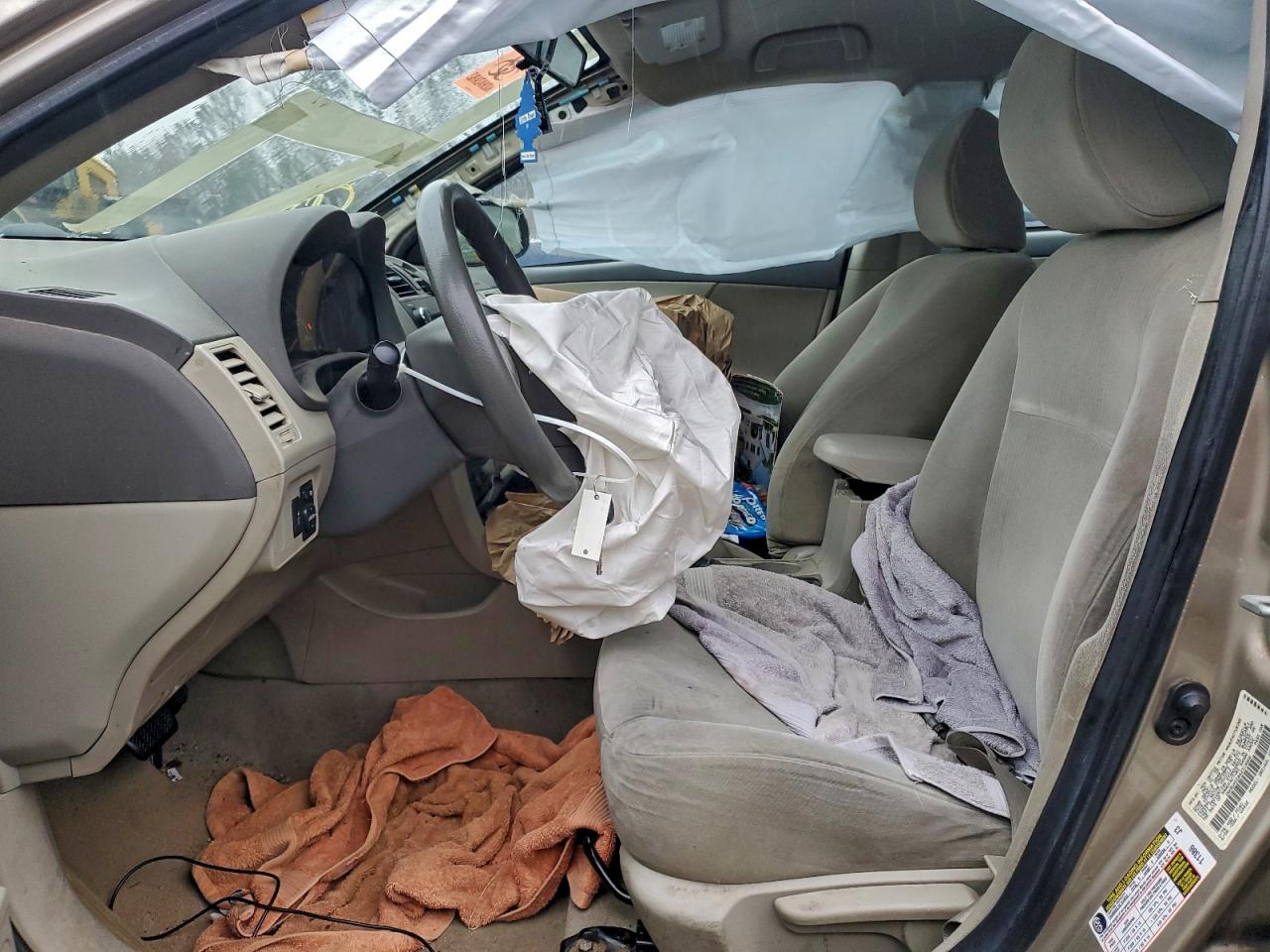 Toyota Corolla Base Image 6