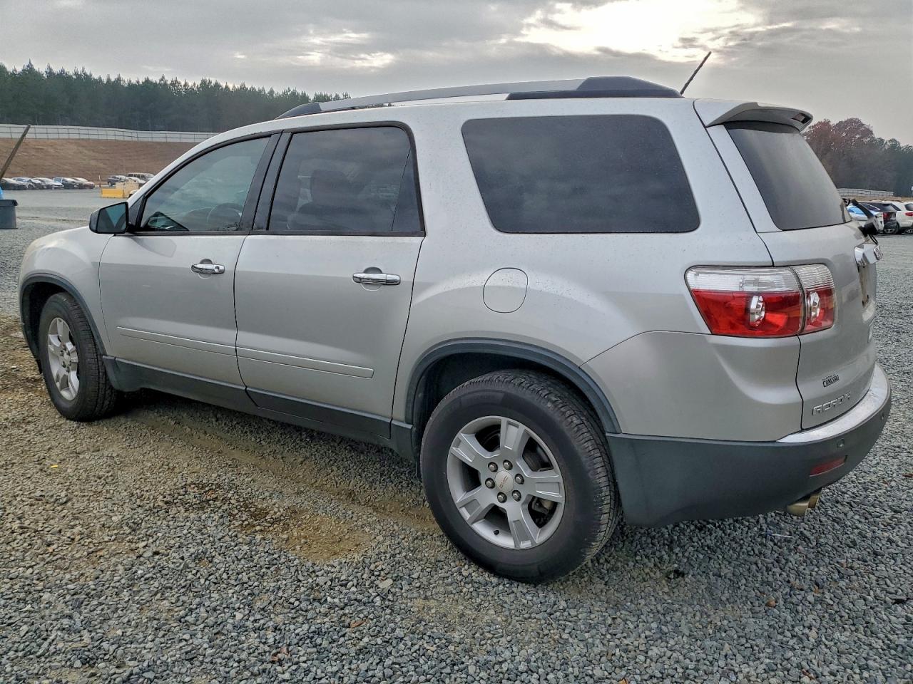 GMC Acadia Sle Image 2