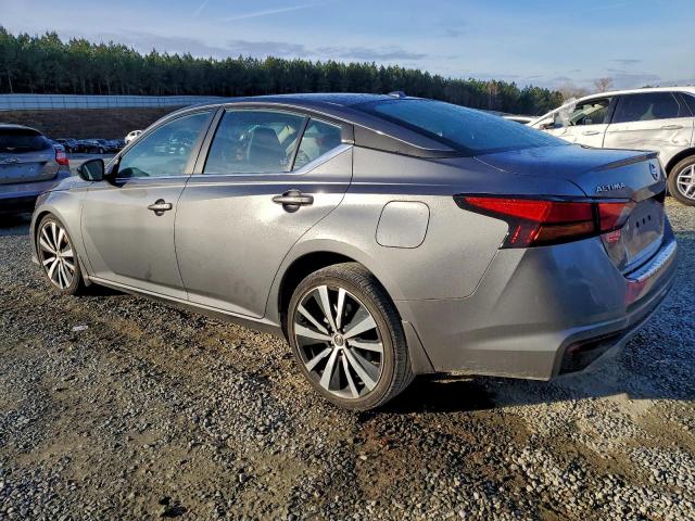 Nissan Altima Sr Image 2