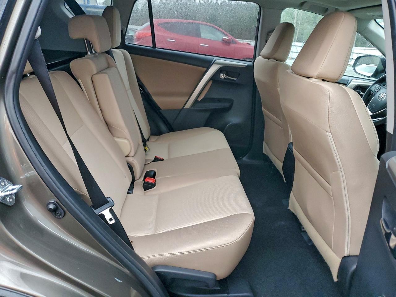 Toyota RAV4 Xle Image 6