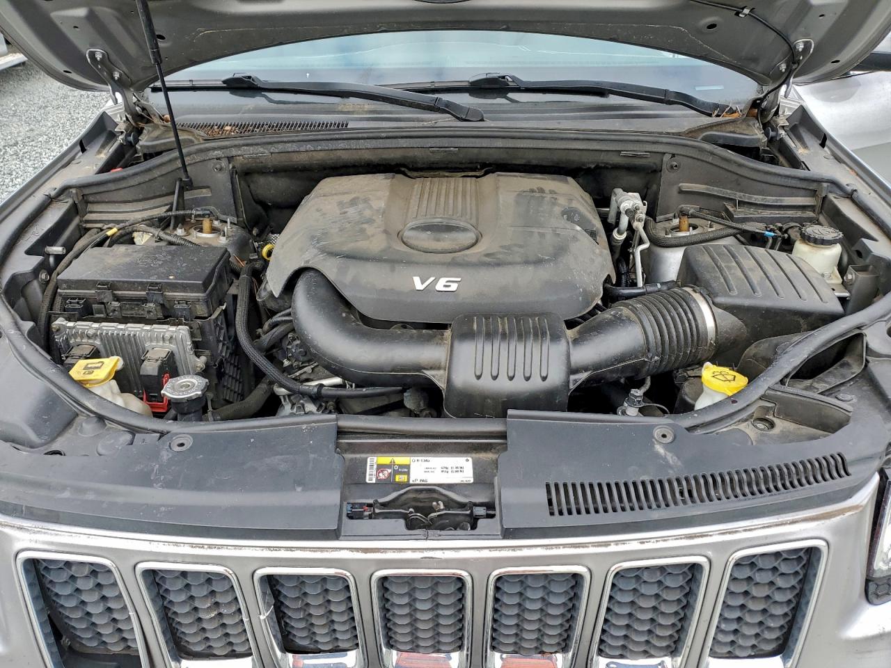 Jeep Grand Cherokee Overland Image 8