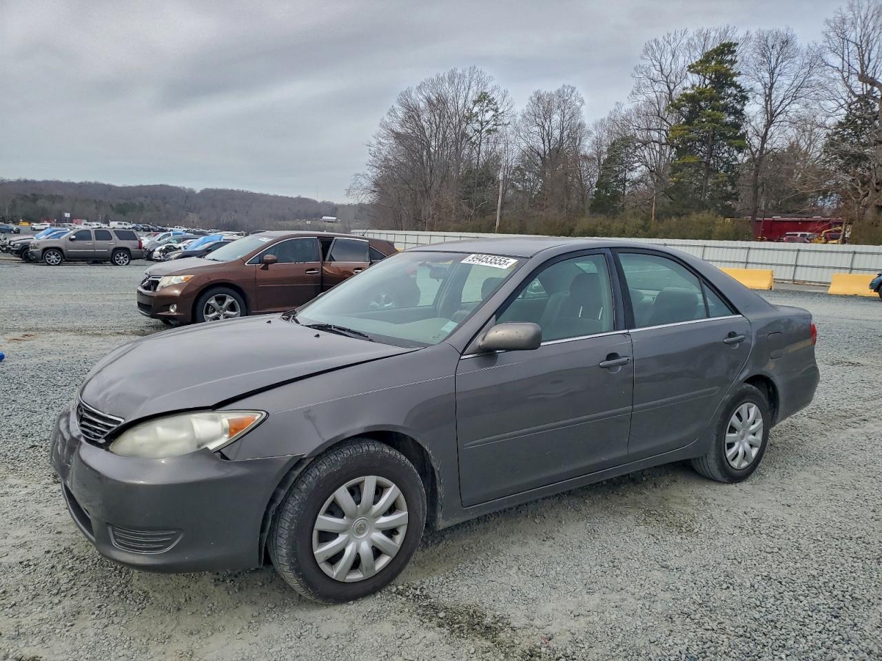 Toyota Camry Le Image 1