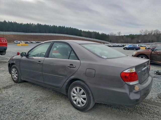 Toyota Camry Le Image 12