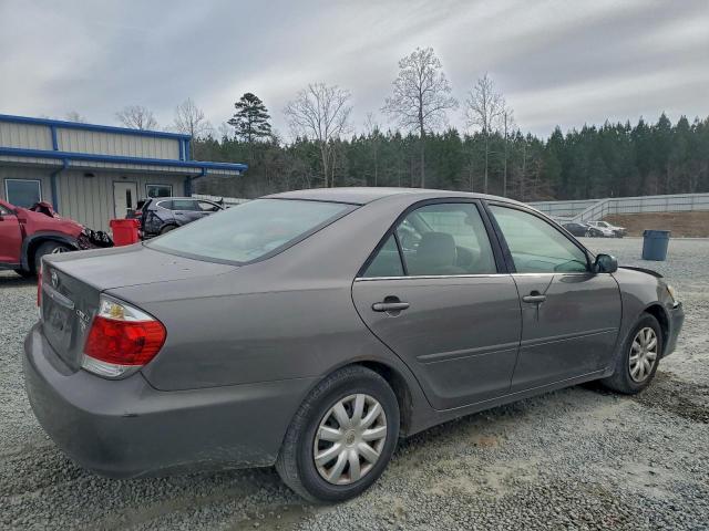 Toyota Camry Le Image 2