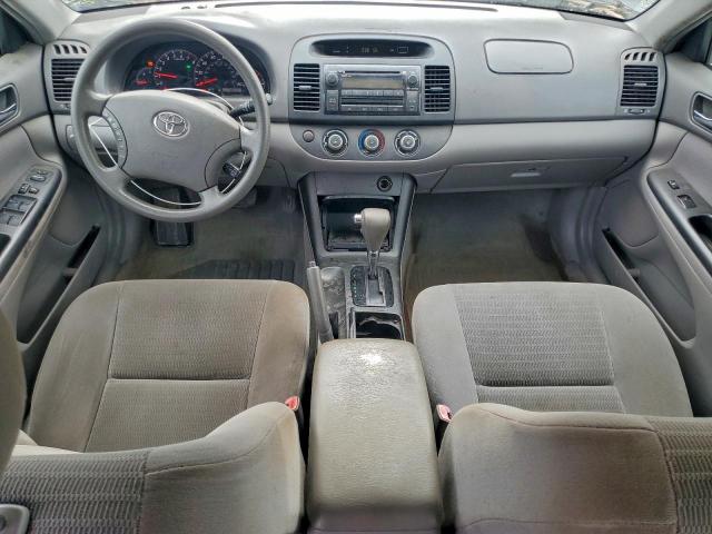 Toyota Camry Le Image 6