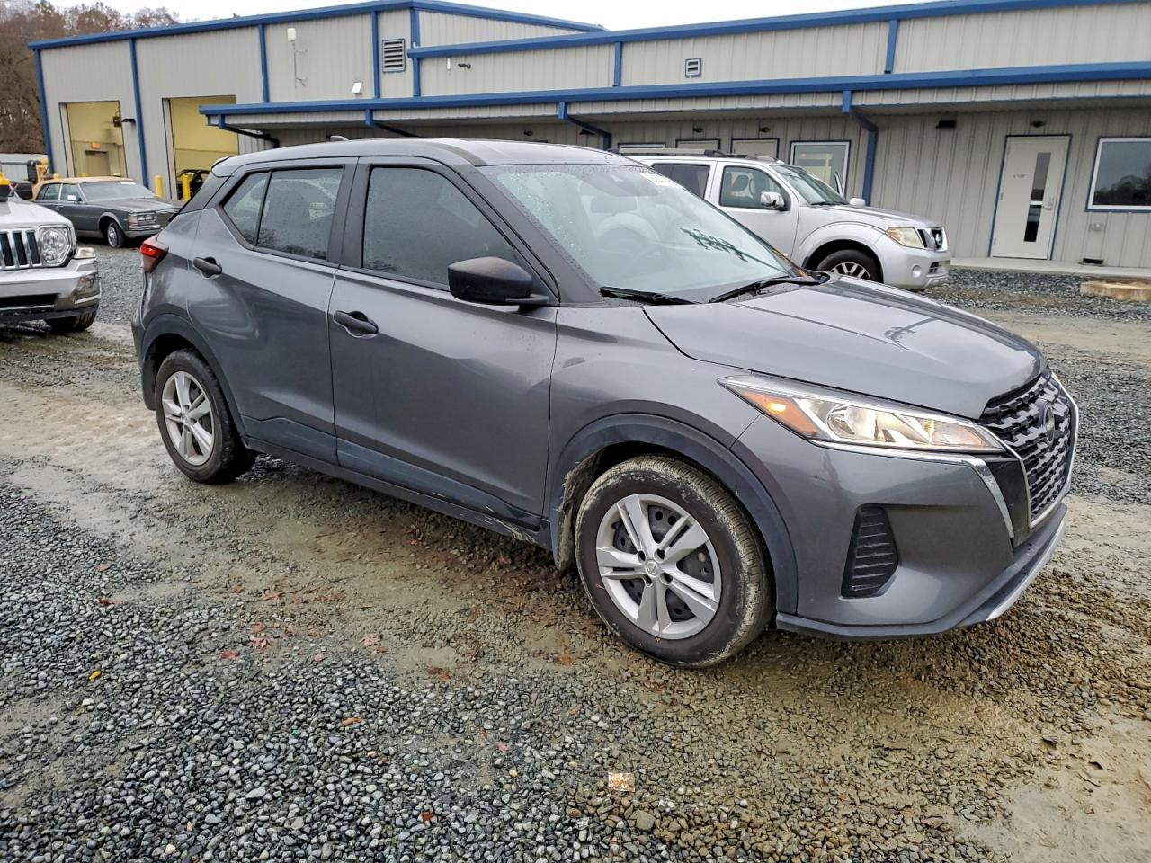 Nissan Kicks S Image 3