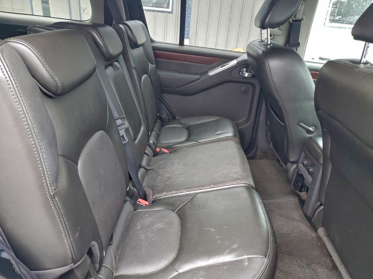 Nissan Pathfinder S Image 8