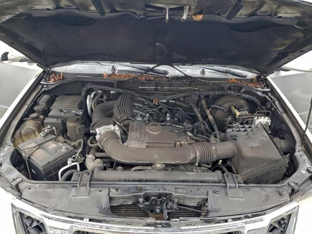 Nissan Pathfinder S Image 5
