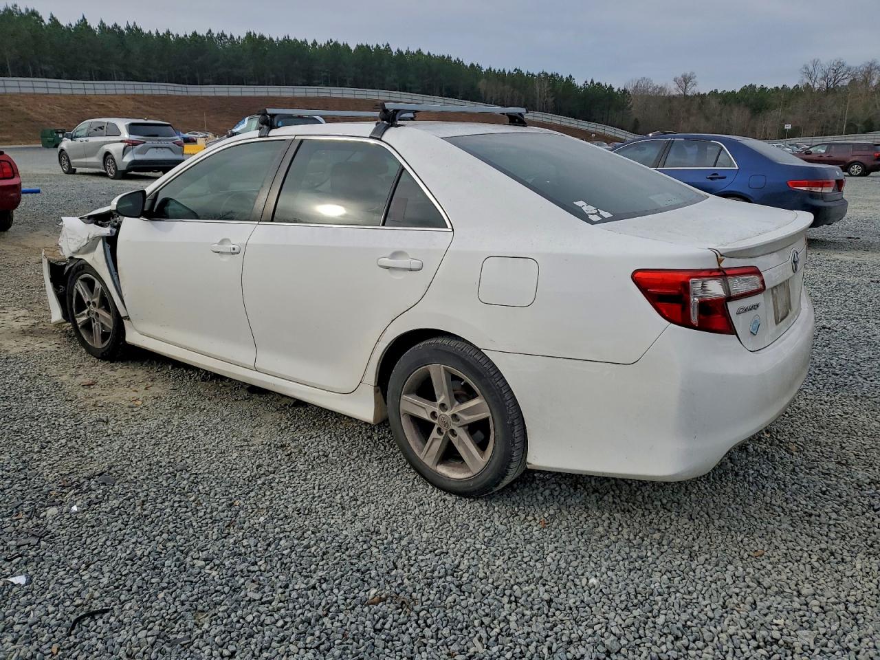 Toyota Camry L Image 5