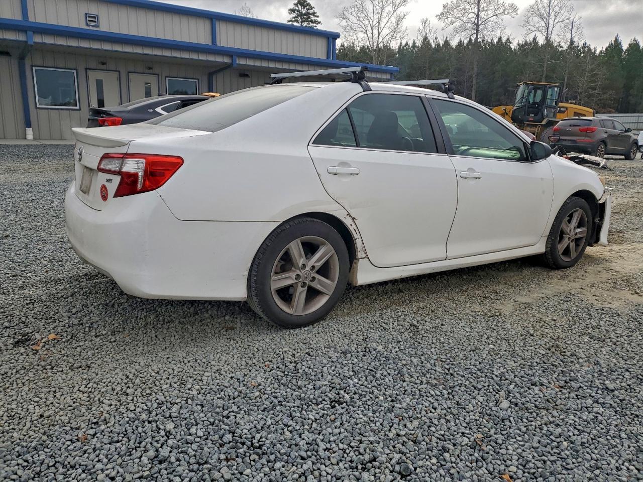 Toyota Camry L Image 6