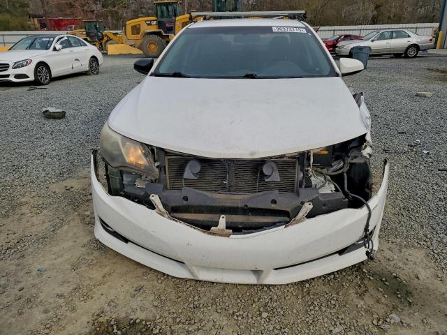 Toyota Camry L Image 8