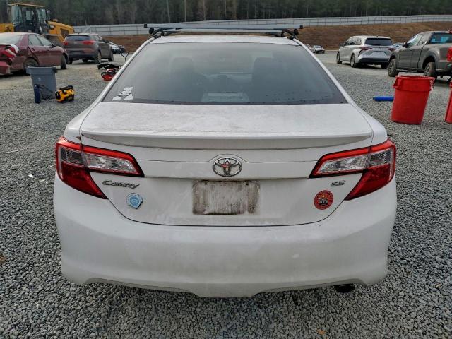 Toyota Camry L Image 9