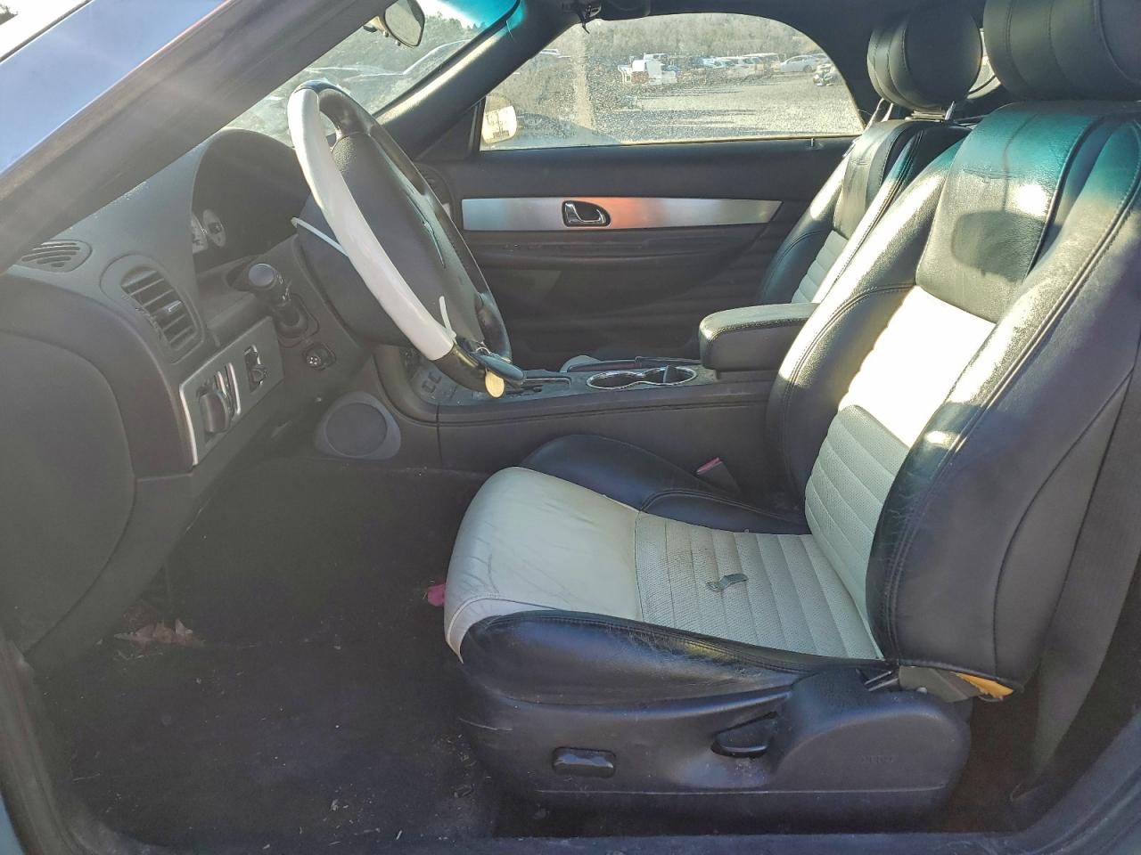 Ford Thunderbird Image 8