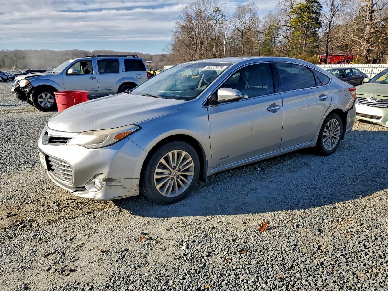 Toyota Avalon Hybrid Image 1