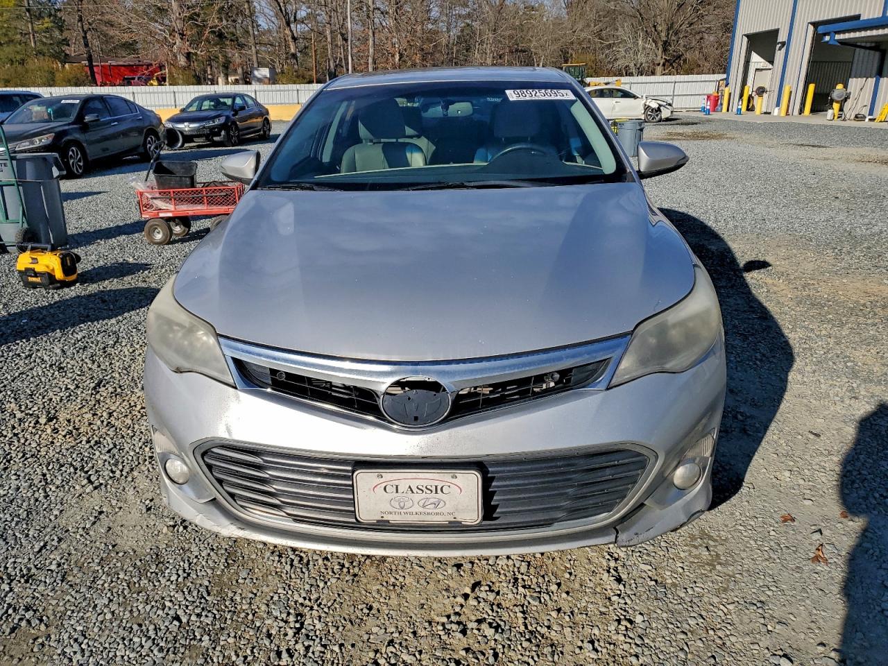 Toyota Avalon Hybrid Image 11