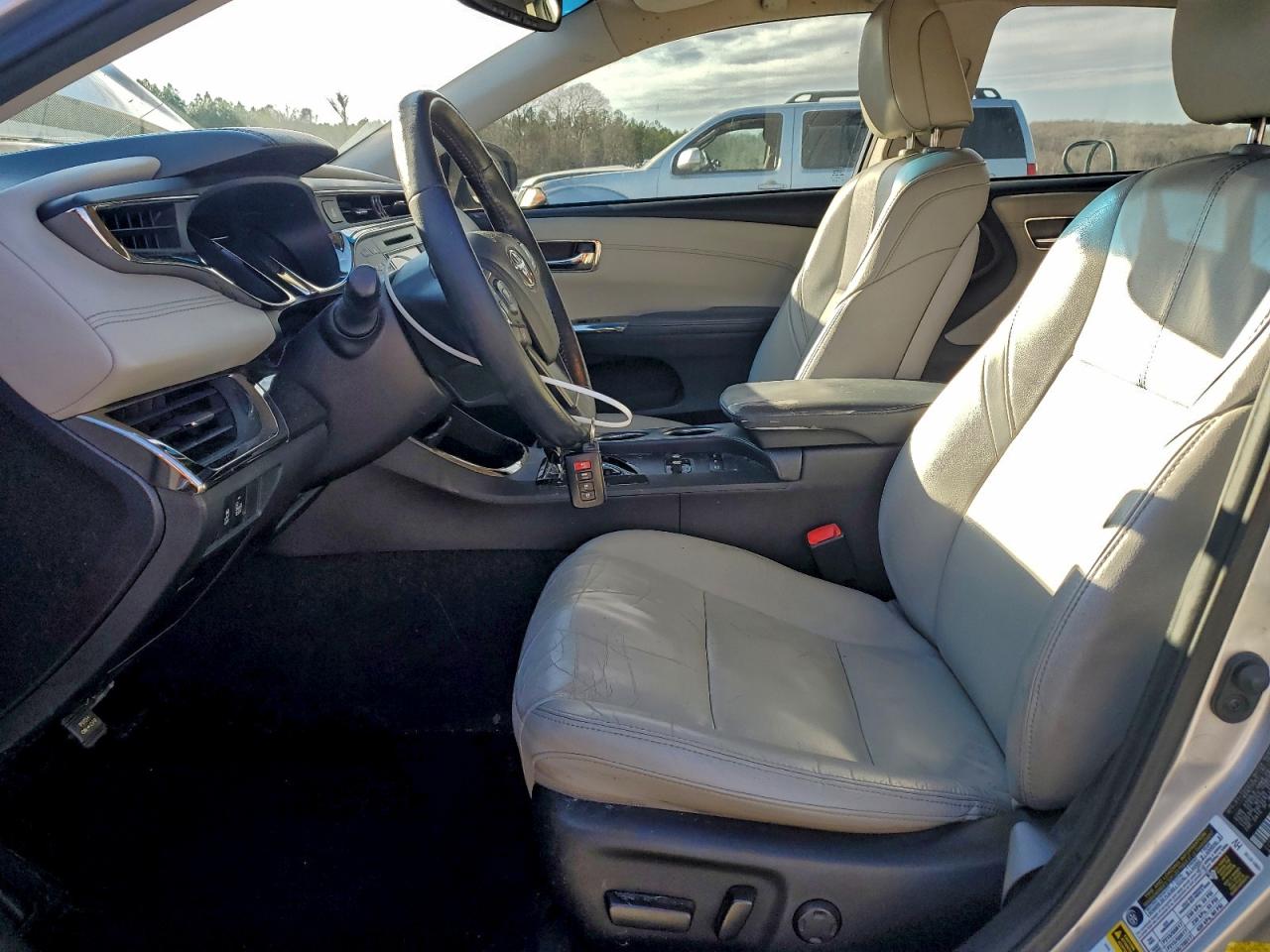 Toyota Avalon Hybrid Image 3