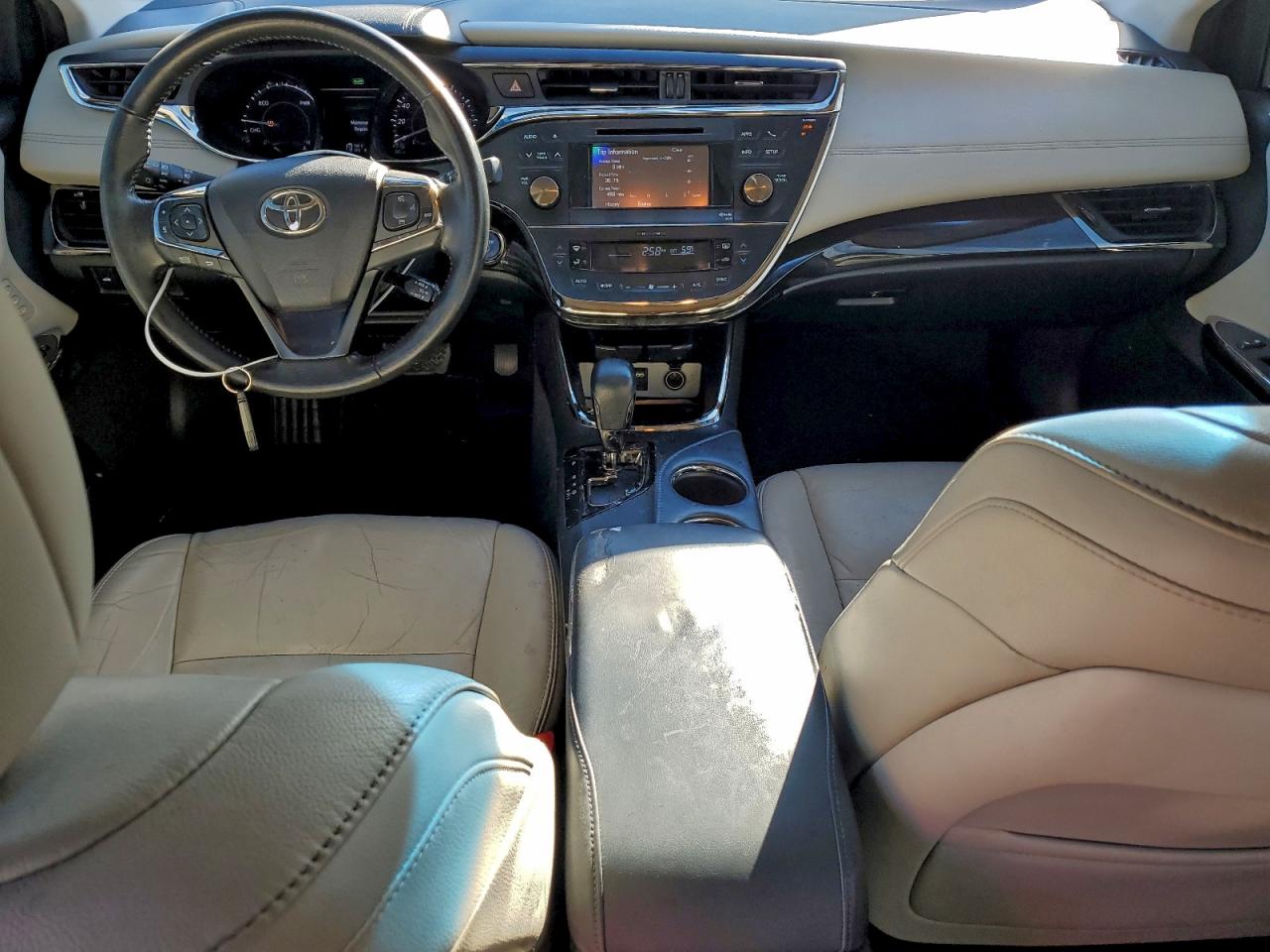 Toyota Avalon Hybrid Image 4