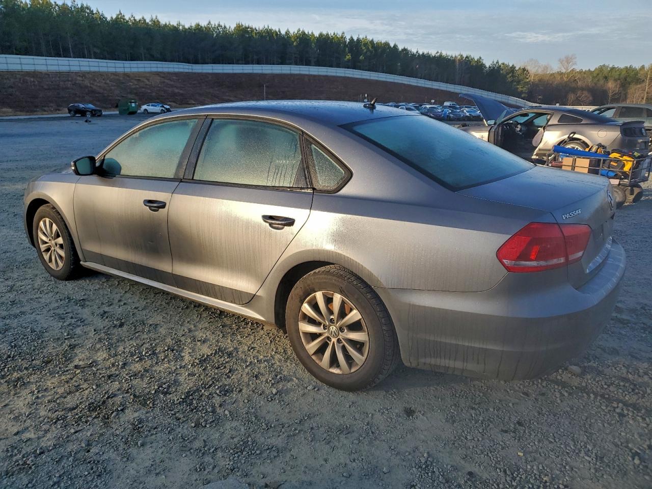 Volkswagen Passat S Image 4