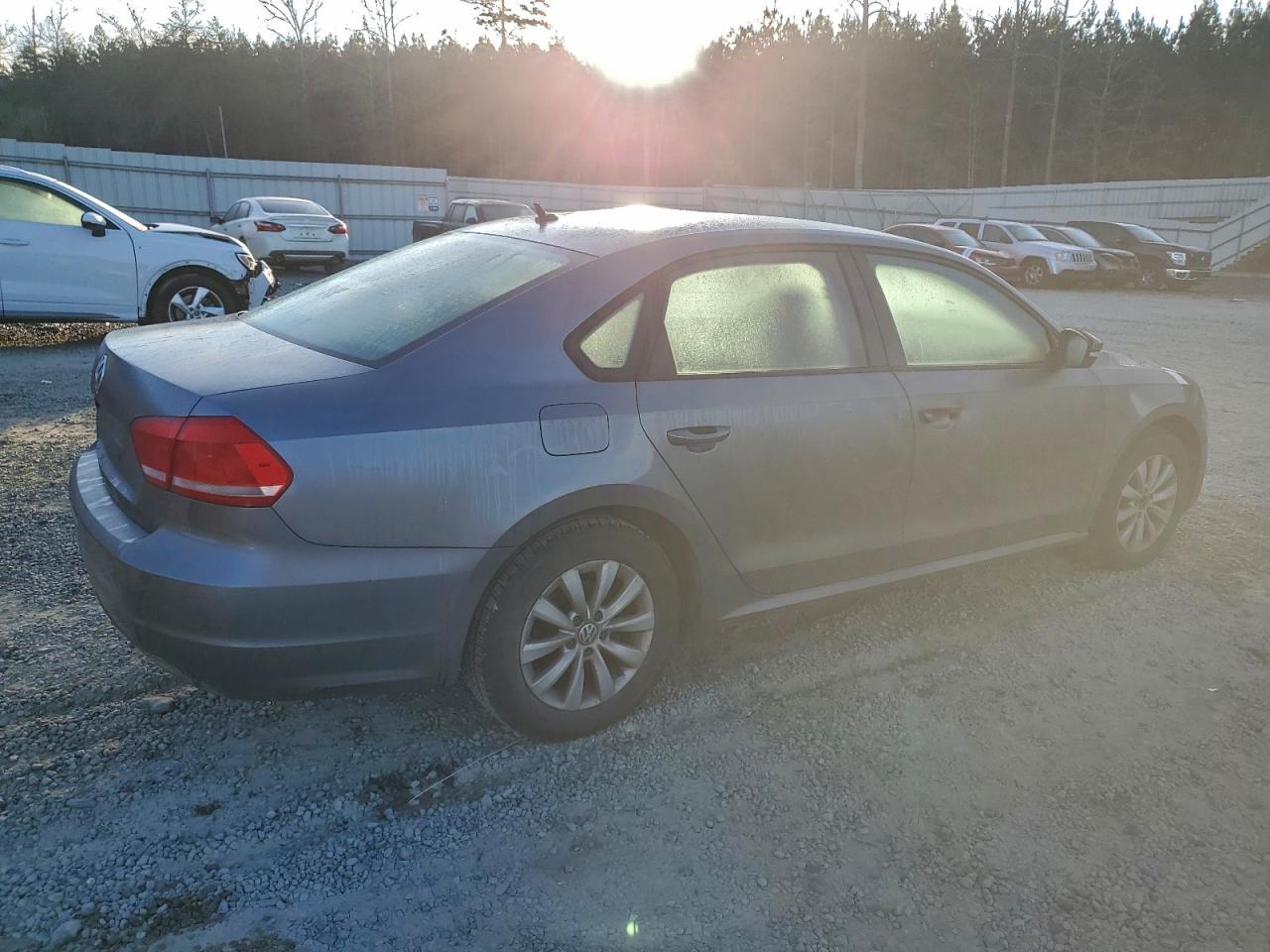 Volkswagen Passat S Image 8