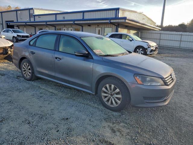 Volkswagen Passat S Image 12