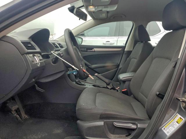 Volkswagen Passat S Image 9